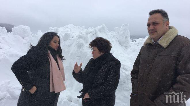 Министър Павлова посети на място бедстващата община Долни Чифлик