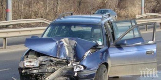 ТРАГЕДИЯ! Жена загина на място, след като се удари в автобус, пълен с деца 