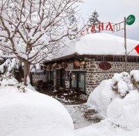 Кръчмарите в Банско привличат клиенти с ескимоска колибка и пийнал Снежко