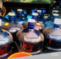 Митничари списаха над 300 литра нелегален алкохол в мазе