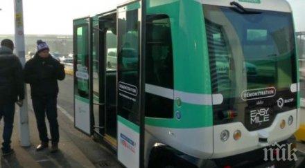 микробус без шофьор вози пътници париж