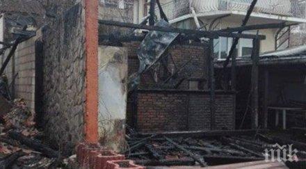 зловещо остана къщата кабакум изгоря годишна жена снимки