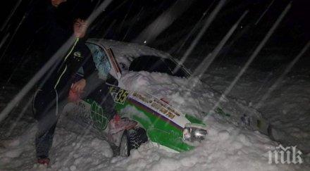 младият автомобилен състезател спаси човек планината