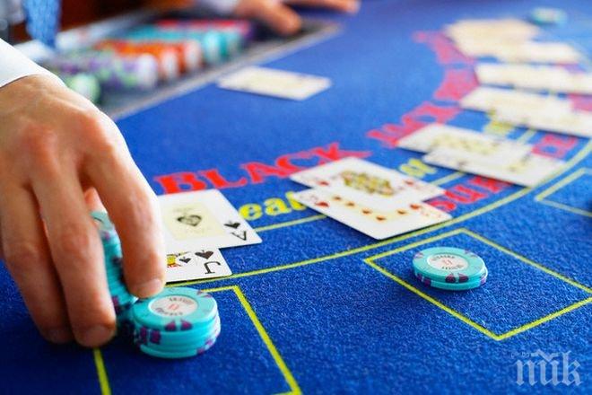 Крупие инсценира въоръжен грабеж в казино в Карнобат