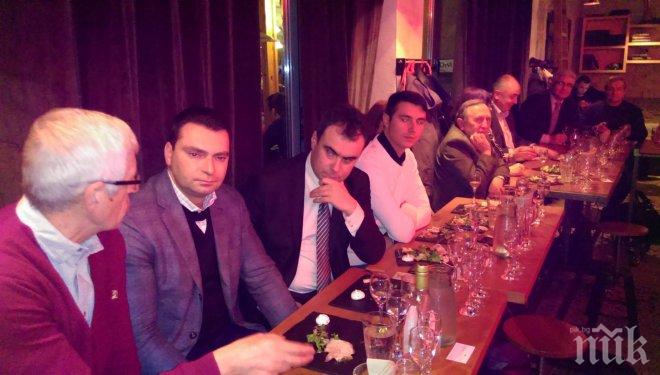 БСП-София лее реки от ракия на парти с журналисти (СНИМКИ)