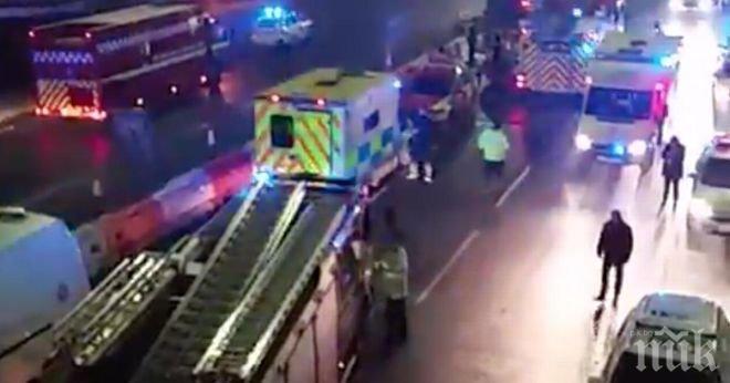 Петима са ранени след експлозията в Лондон, още гасят пожара