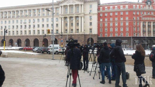 Край на консултациите при президента за днес! Кортежът му напусна Дондуков 2, още няма яснота за министрите 