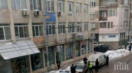 луд екшън зрелищна гонка центъра враца роми удариха инкасо автомобил избягаха снимки