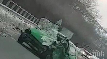 тежък инцидент майка син пострадали челен сблъсък пътя бургас средец