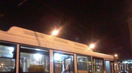 драма шофьор автобус кара без спира спаси умиращ пътник болницата отказа помощ