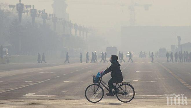 Зарята за Лунната нова година докара гъст смог над Пекин