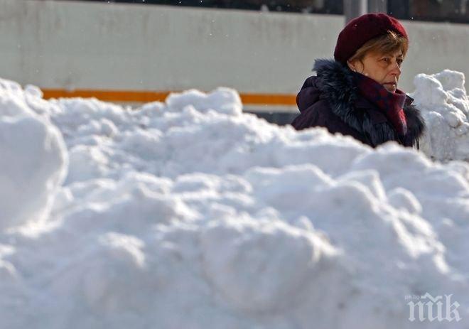 И таз добра! В Ловеч спряха почистването на снега - свършиха парите