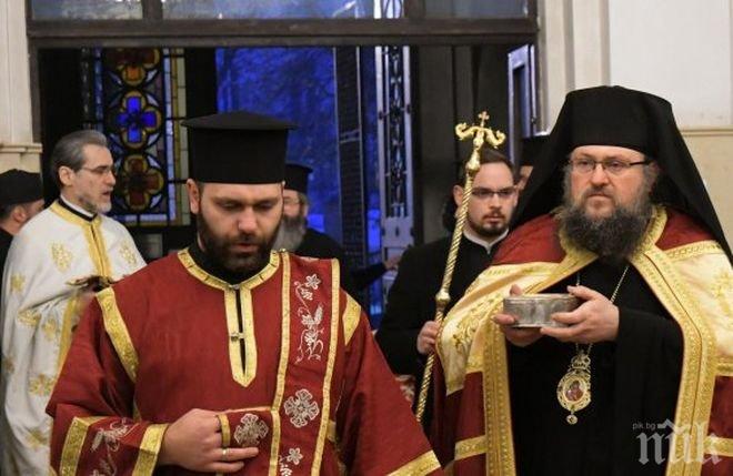В София посрещнаха тържествено мощите на трима от най-почитаните светци