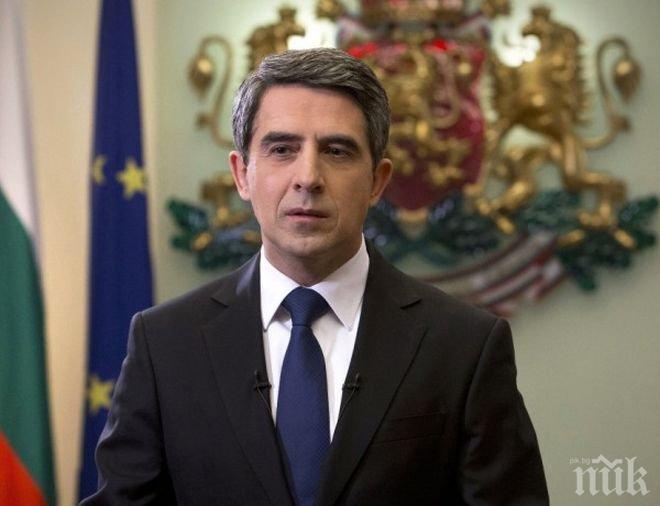 ГОРЕЩ БАРОМЕТЪР! Галъп: Плевнелиев срина институцията президент - тръгва си с историческо недоверие