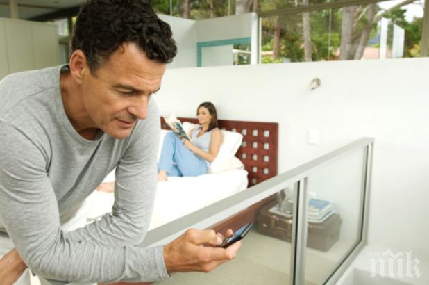 САМО ЗА ЖЕНИ! Как да го хванете, че ви кръшка във Фейсбук