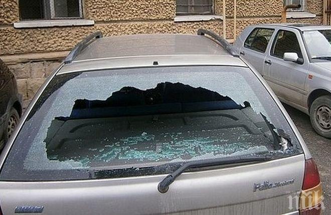 Заради жена: Мъж потроши фиата на комшията