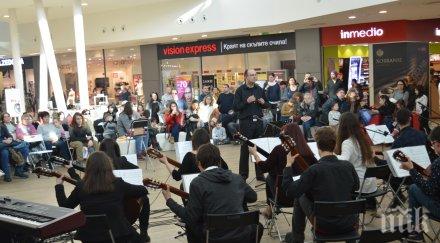 музиканти включиха борбата спасението годишния виктор