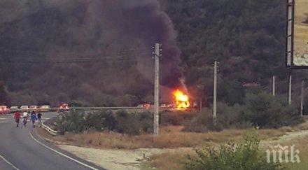 автобус пътници пламна пътя