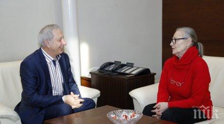 първо пик премиерът проф герджиков галантен жест цветана манева снимки