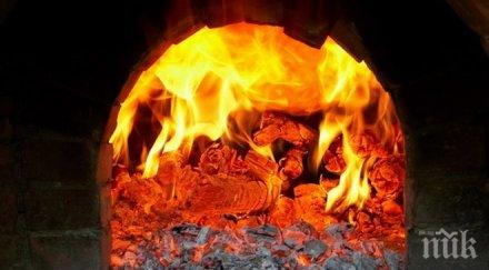 ужас жена хвърли новороденото бебе печка дърва
