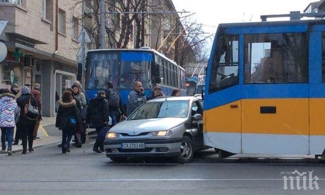 ИЗВЪНРЕДНО В ПИК TV! АД НА ПЕТТЕ КЬОШЕТА - авариен камион блъсна и уби жена - гледайте НА ЖИВО (ОБНОВЕНА/СНИМКИ 18+) 