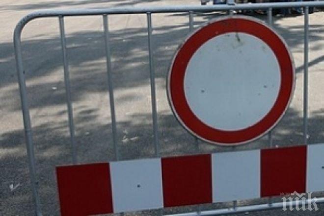 Затварят паркинга на площад „Св. Александър Невски” заради поднасяне на цветя пред паметника на Стефан Стамболов