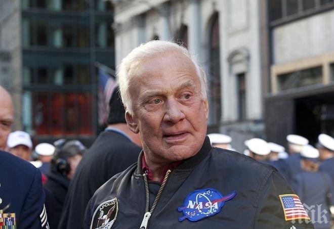 Вторият космонавт, стъпил на Луната, стана модел (СНИМКА)