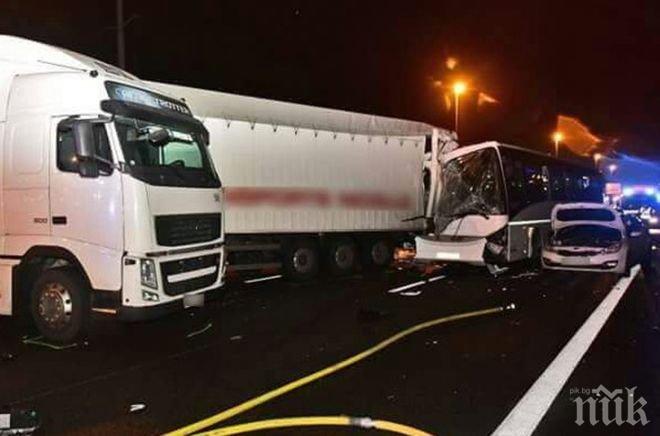 УЖАС В ПАРИЖ! Най-малко 65 души са ранени след жестока верижна катастрофа с автобуси