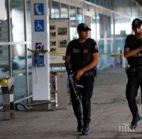 ЕКШЪН В ИСТАНБУЛ! Полицията издирва трима заподозрени след яка престрелка на летището