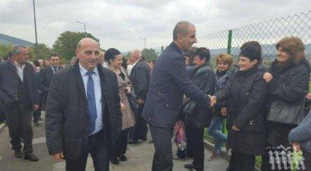 кмет плати данъците пръв