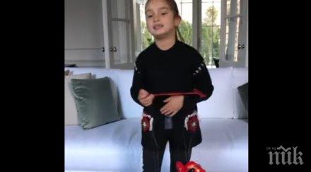 хит нета внучката тръмп събра рекордни гледания видео където пее китайски видео