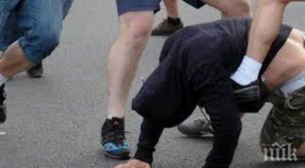 зверски екшън училище десетокласници бият ножове заради момиче