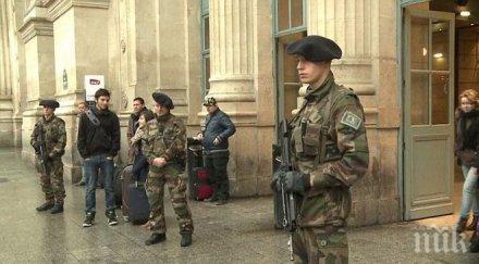 миг невнимание войници седнаха обядват ловки крадци свиха автоматите