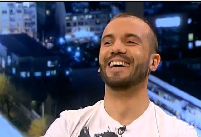 СРЕДНОЩНИ ПРИЗНАНИЯ! Фолк певецът Крум: Обичам да се снимам гол, гледам порно и си присадих коса (СНИМКА)