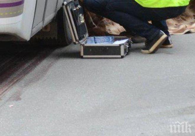 УЖАС В ПЛОВДИВ! Автобус помете възрастен мъж и го затисна под гумите си - човекът  бере душа 