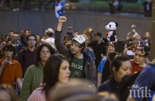 Няколко стотин души се включиха в демонстрация в Квебек в памет на шестимата загинали при стрелба в джамия
