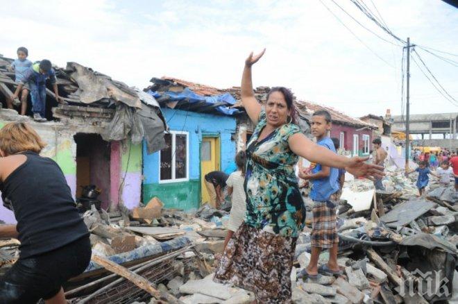 ЕКШЪН! Побесняла ромка кълне кмета на Синеморец: По един умрял от къща да излиза, ще ви уволним от работа, ще ви направим свинари

