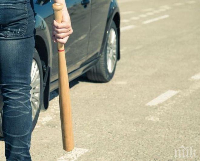 КЪРВАВ ЕКШЪН! Маскирани с бухалки смляха от бой собственик на автокъща в Кюстендил