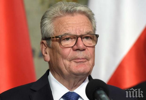  Президентът на ФРГ призова Европа да изпрати сигнал към Тръмп за мюсюлманската забрана