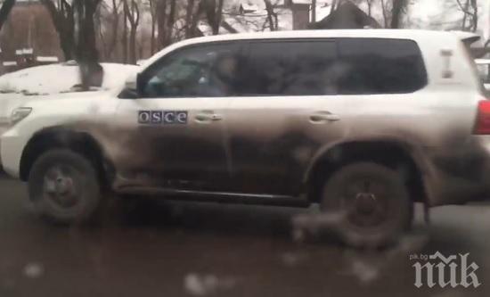 ЕКСКЛУЗИВНО! Скандално ВИДЕО разкри: Мисията на ОССЕ бяга позорно от стрелбата в Донецк! (ВИДЕО)