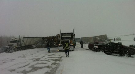 100 пострадали верижна катастрофа канада