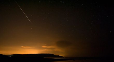 сащ прелетя ярък метеорит