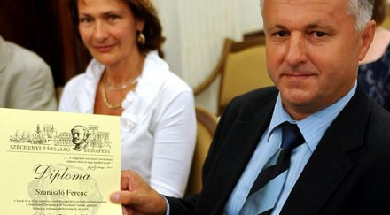 унгарски десен журналист сърдит сащ израел