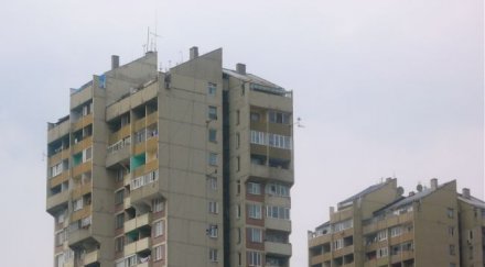 жена полетя третия етаж