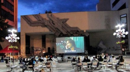 слабаков тръгва пътуващото кино села крайни квартали