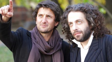 бързайте критикувате недадените