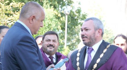 ректорът вту счита борисов вечния премиер
