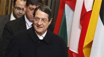 брюксел склони отпуска млрд евро спасителен заем кипър