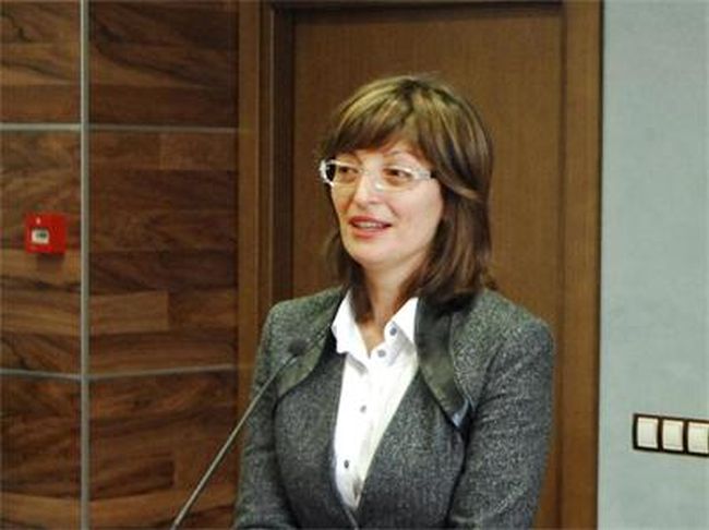 Екатерина Захариева спасява жена в Индия, но се разболява от малария