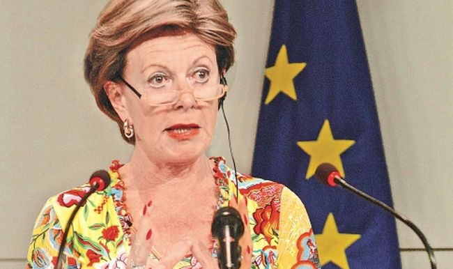 Еврокомисар Нели Крус се бои от монопола в медиите у нас